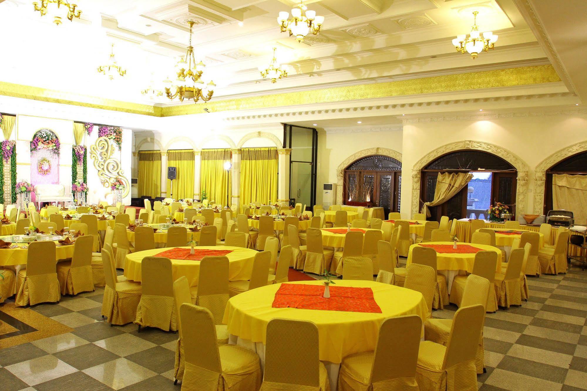 The Grand Palace Hotel Маланг Екстер'єр фото